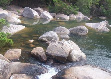 小溪石头图片