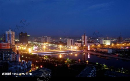 孔雀河夜景图片