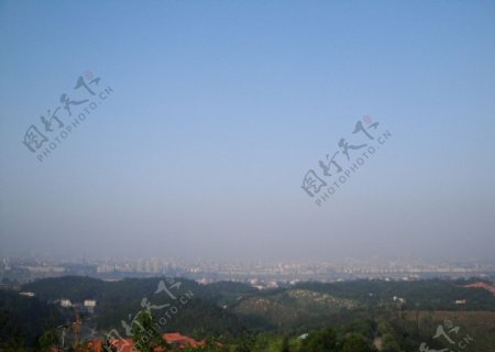 马祖岩山巅望赣州城区图片