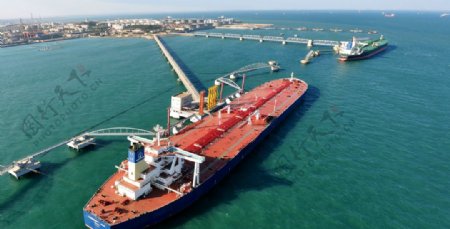 青岛港30万吨级原油码头图片