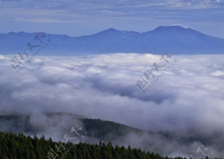 山峦云海图片