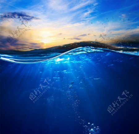 蓝色动感水波图片