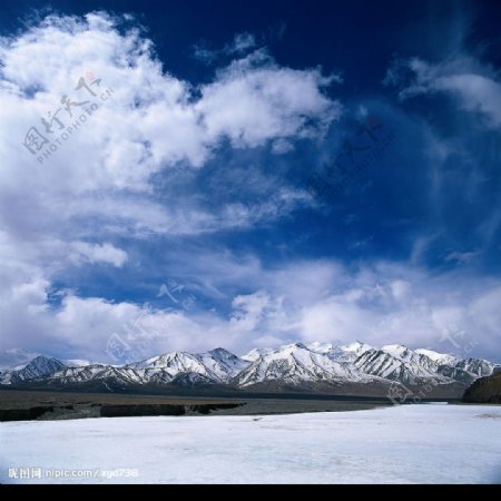 雪峰与云彩图片