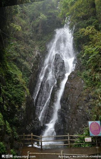 盘龙峡瀑布图片