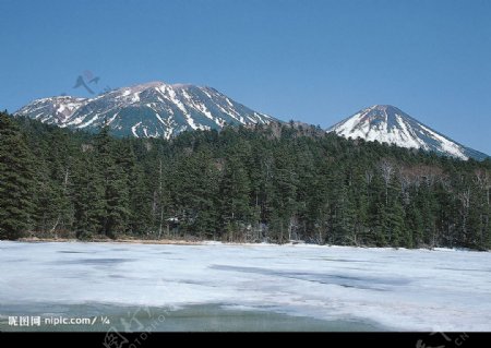 高山雪景图片