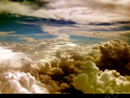 天空彩色云层图片
