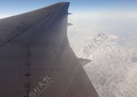 飞机下的云海图片