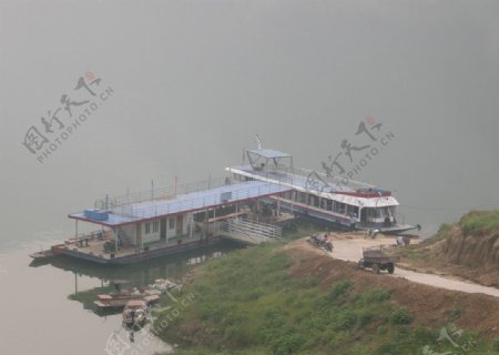 神农山旅游湖边码头图片