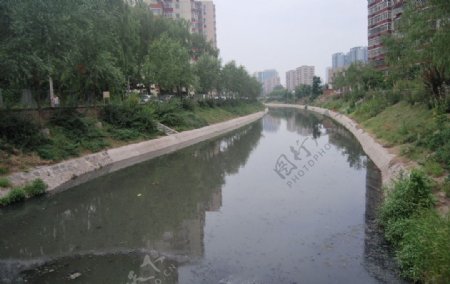 北京延静里污染的河图片