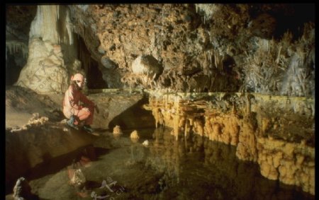 天然洞穴图片