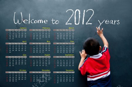 小孩写在黑板上的2012日历图片