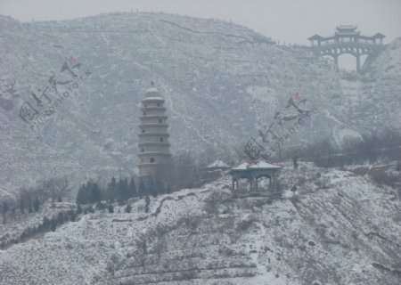 桃花山雪景图片