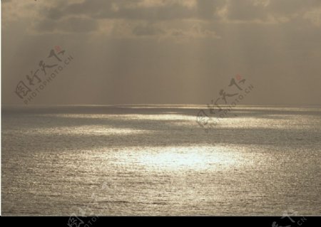 海上阳光图片