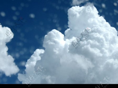蓝天白云朵图片
