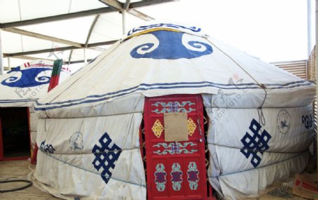 响沙湾旅游区内陈旧的蒙古包图片
