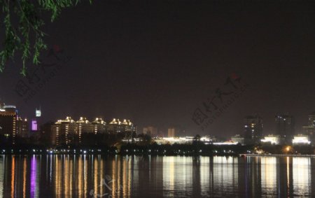 瓜渚湖夜景图片