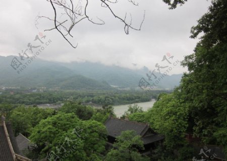 远眺都江堰图片