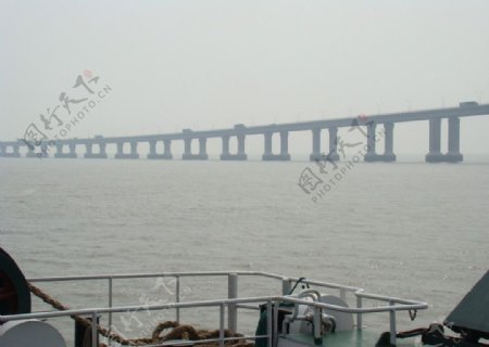 雄伟壮观的东海大桥图片