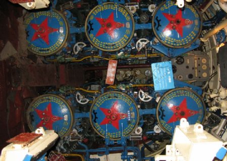 青岛海军博物馆潜艇内部图片
