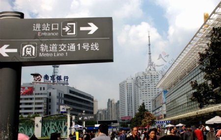 上海火车站进站口图片