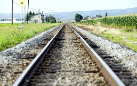 铁路旁图片