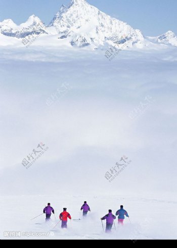 滑雪的人群图片