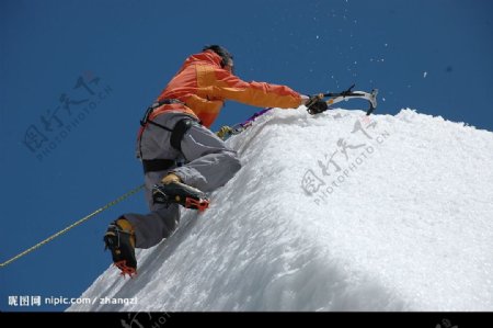 滑雪冰川爬雪峰图片