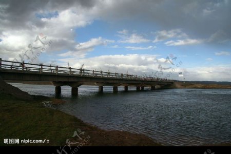 青海玛多黄河第一桥图片