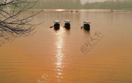 杭州西湖的日落景色图片