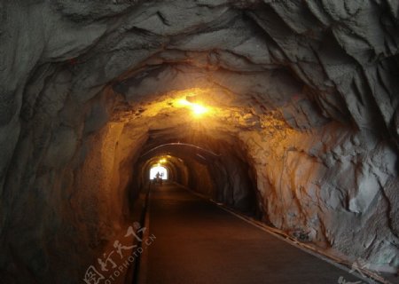 凿岩隧道图片