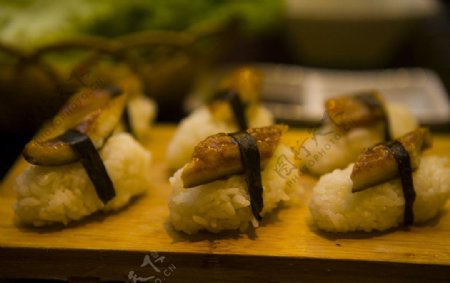 烤鳗鱼寿司图片