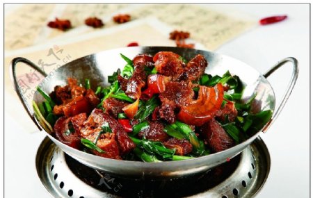 干锅韭菜焖罐肉图片
