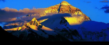 珠穆朗玛峰图片