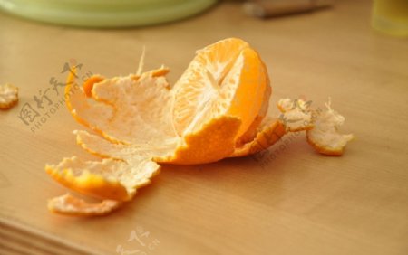 掰开的橘子图片