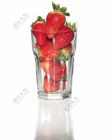 一杯草莓图片