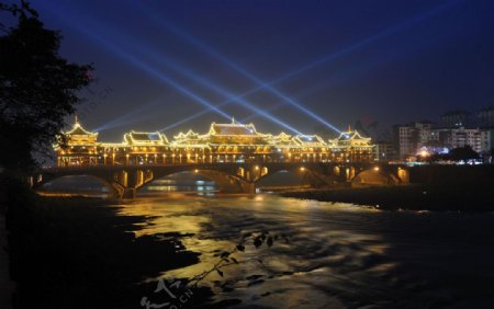 廊桥夜色图片
