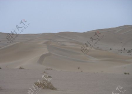 敦煌石窟附近沙漠图片