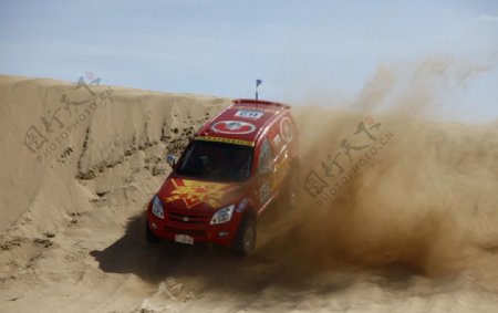 巴丹挑战赛汽车沙漠改装车图片