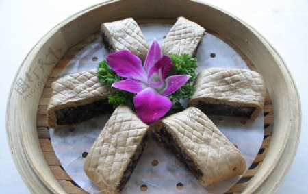 黑麦紫米卷图片