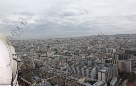 艾菲尔铁塔上的巴黎图片