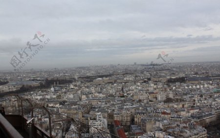 艾菲尔铁塔下的巴黎图片