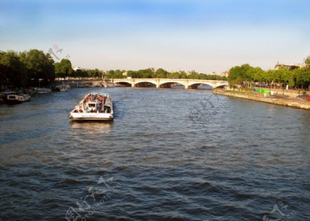 巴黎赛纳河图片