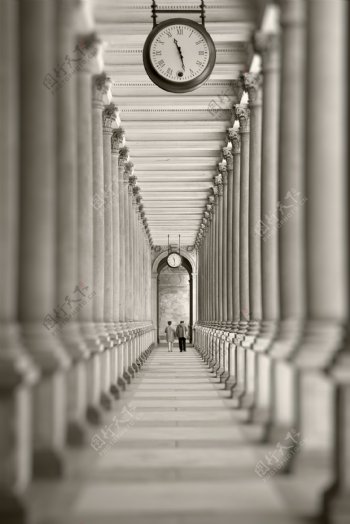 时钟罗马柱走廊图片