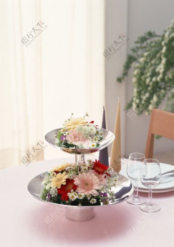 餐桌鲜花摆设图片