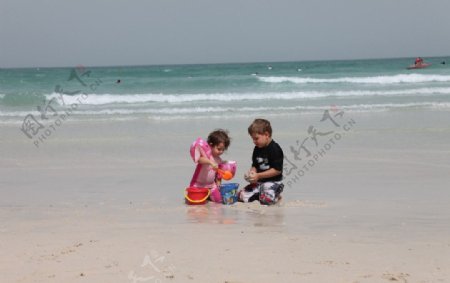 迪拜海滩儿童图片