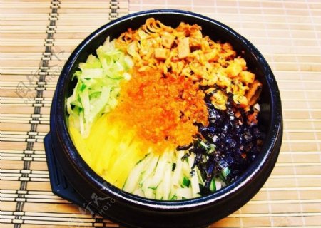 泡菜鱼籽石锅拌饭图片