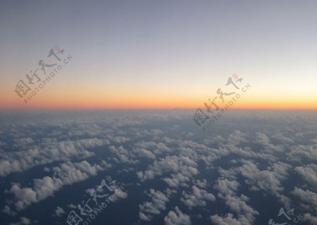 飞机上看日出非高清图片