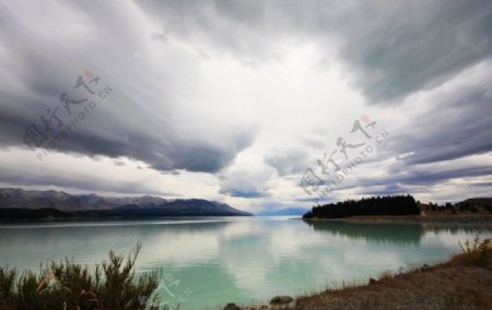 普卡基湖图片