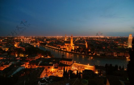 维罗纳夜景图片