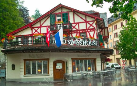 瑞士琉森雨中的露天酒吧图片